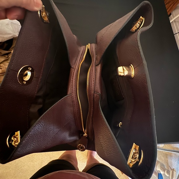 COACH luxury line hobo in Cabernet grain leather with gold hardware. NEW - Picture 8 of 15